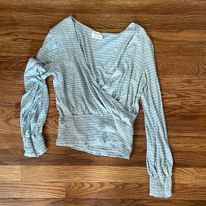 V-neck Long sleeve blouse